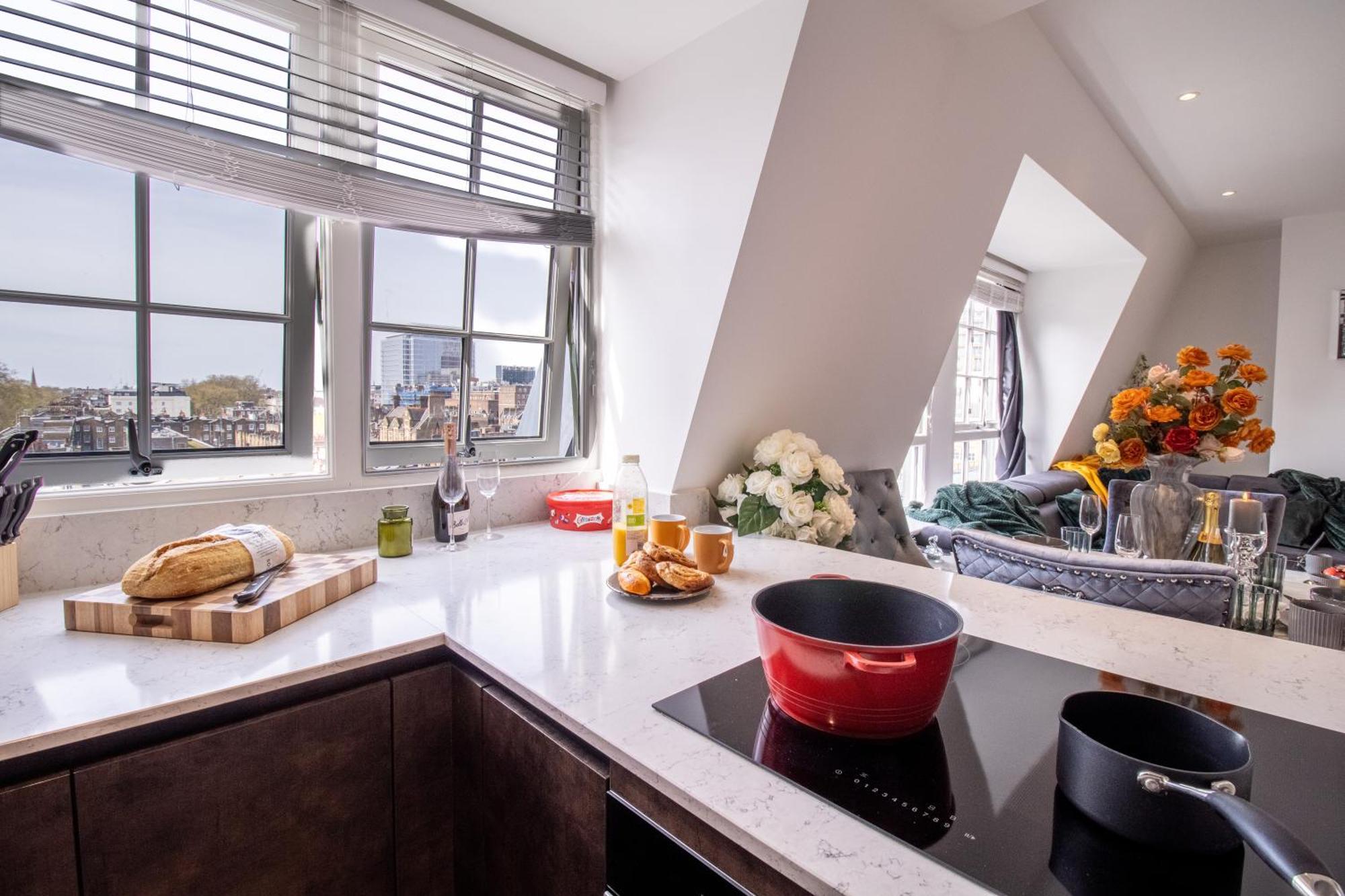 Luxurious 1-Bedroom Penthouse In Marble Arch 71 Лондон Екстериор снимка